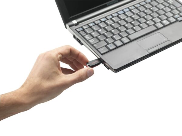 Clé USB SanDisk Cruzer Blade - 8 / 64 GB – Image 2
